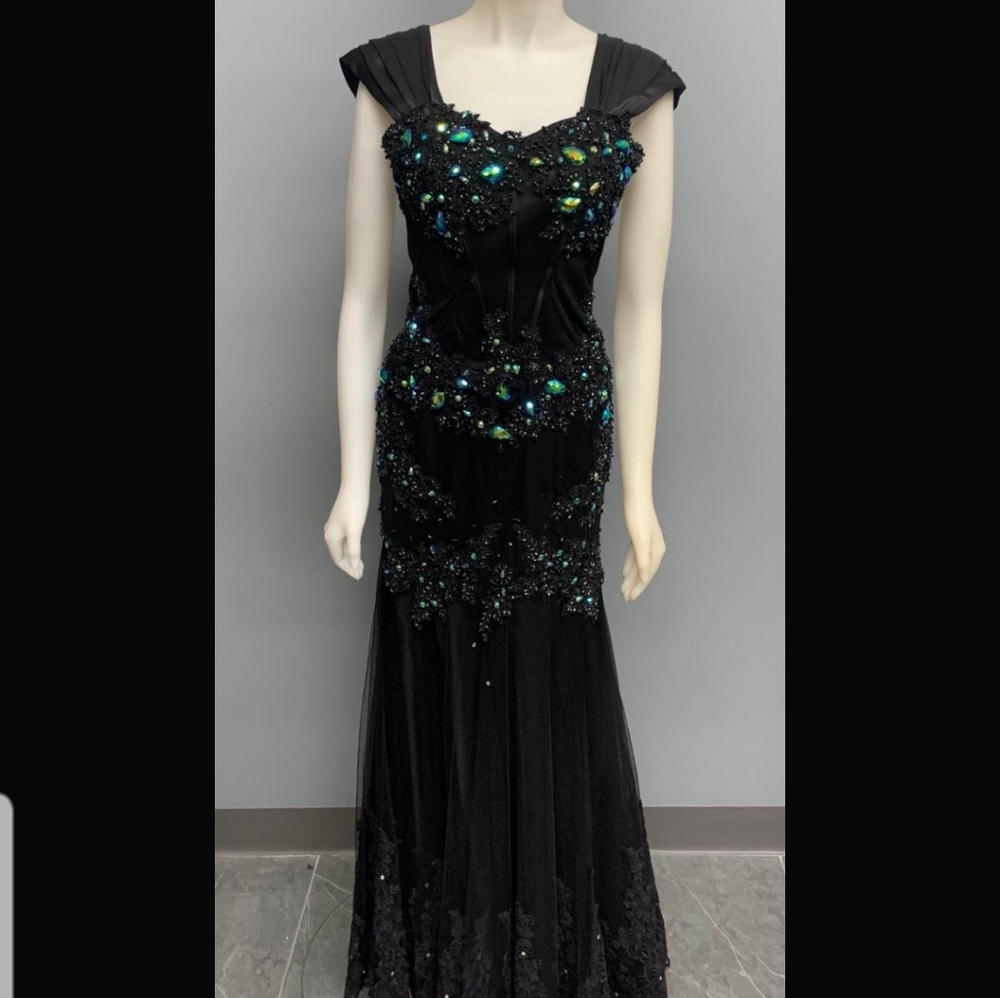 Dress - Picture 2 of 2